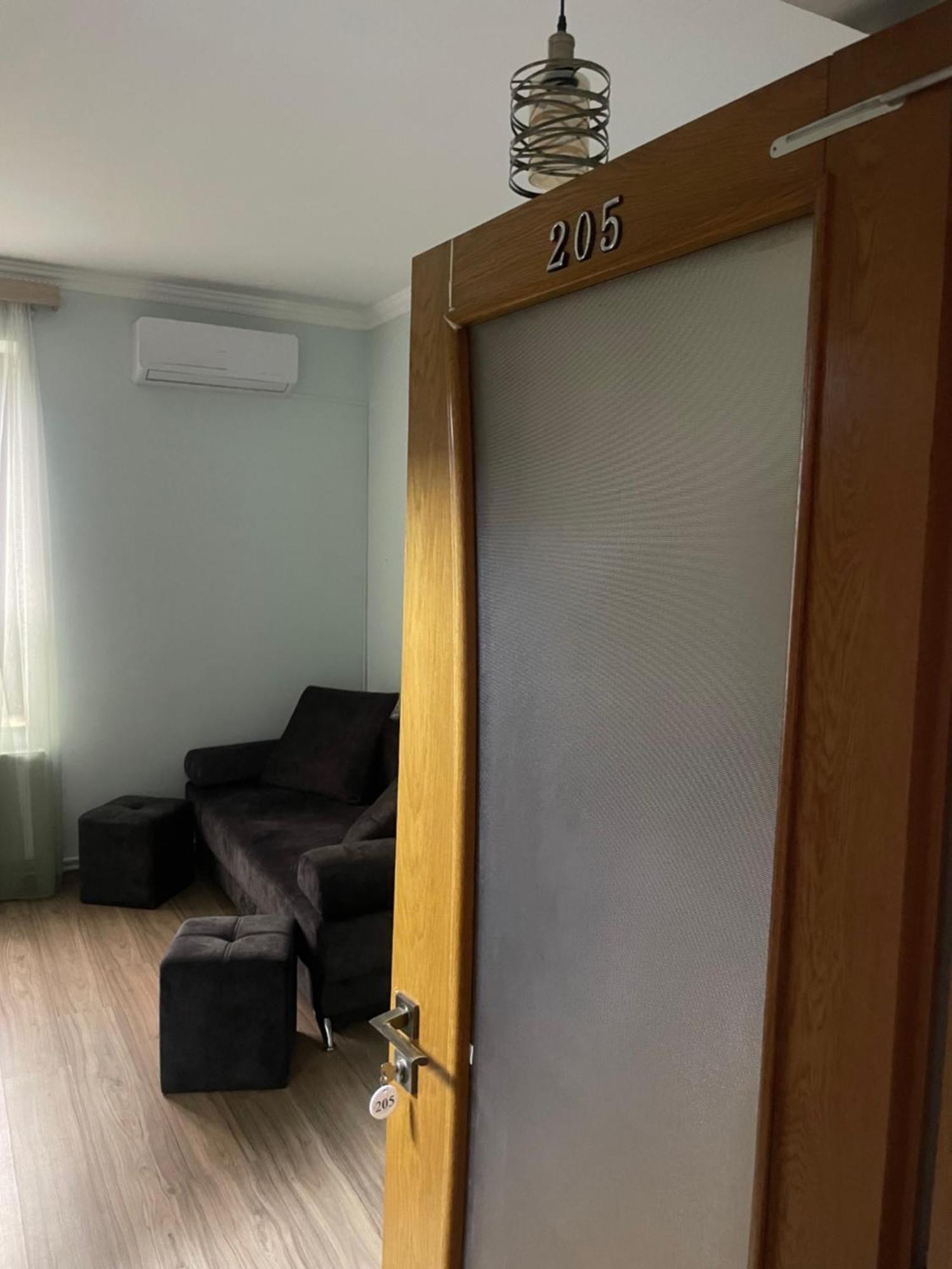 Decca Hotel 耶烈万 外观 照片