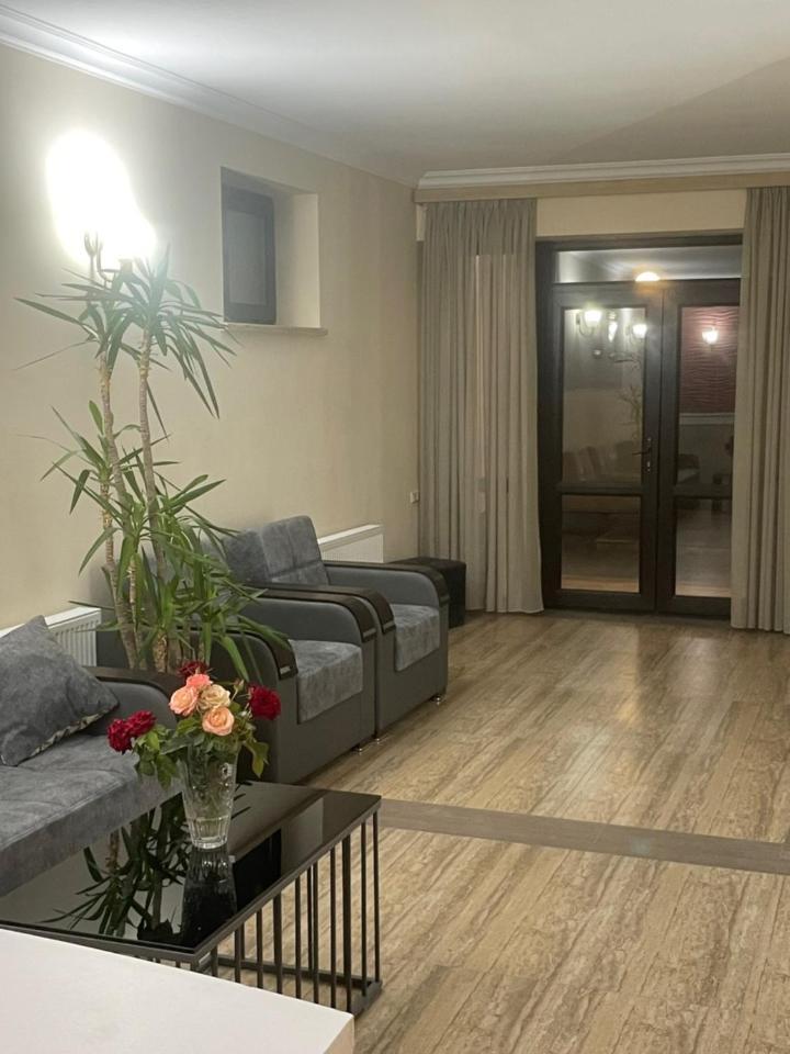 Decca Hotel 耶烈万 外观 照片