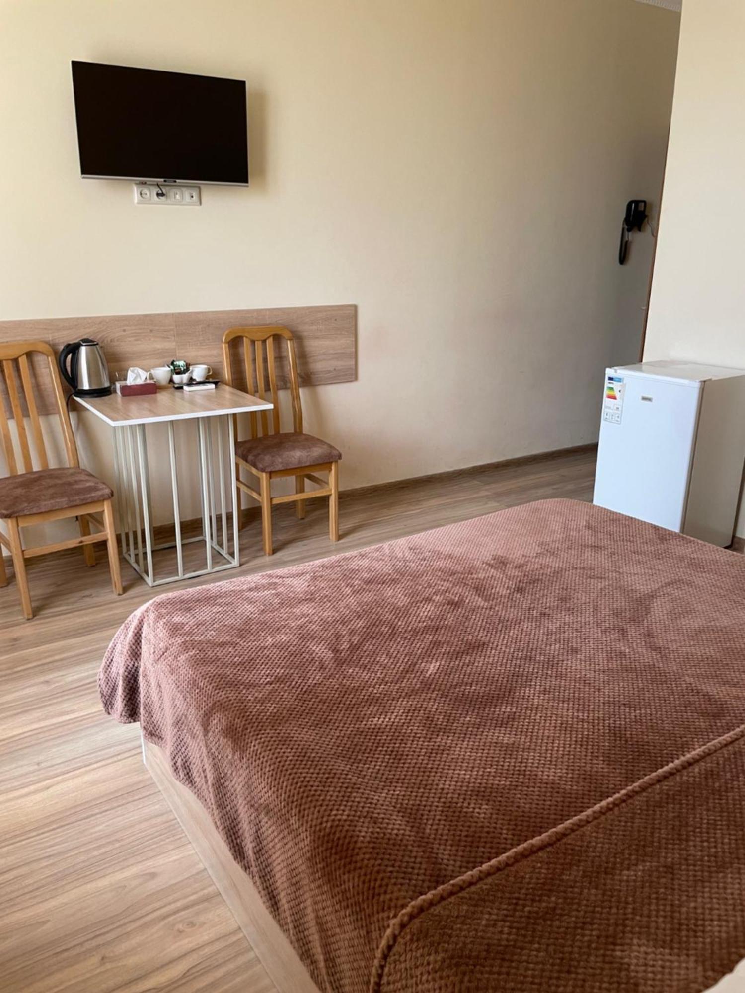 Decca Hotel 耶烈万 外观 照片