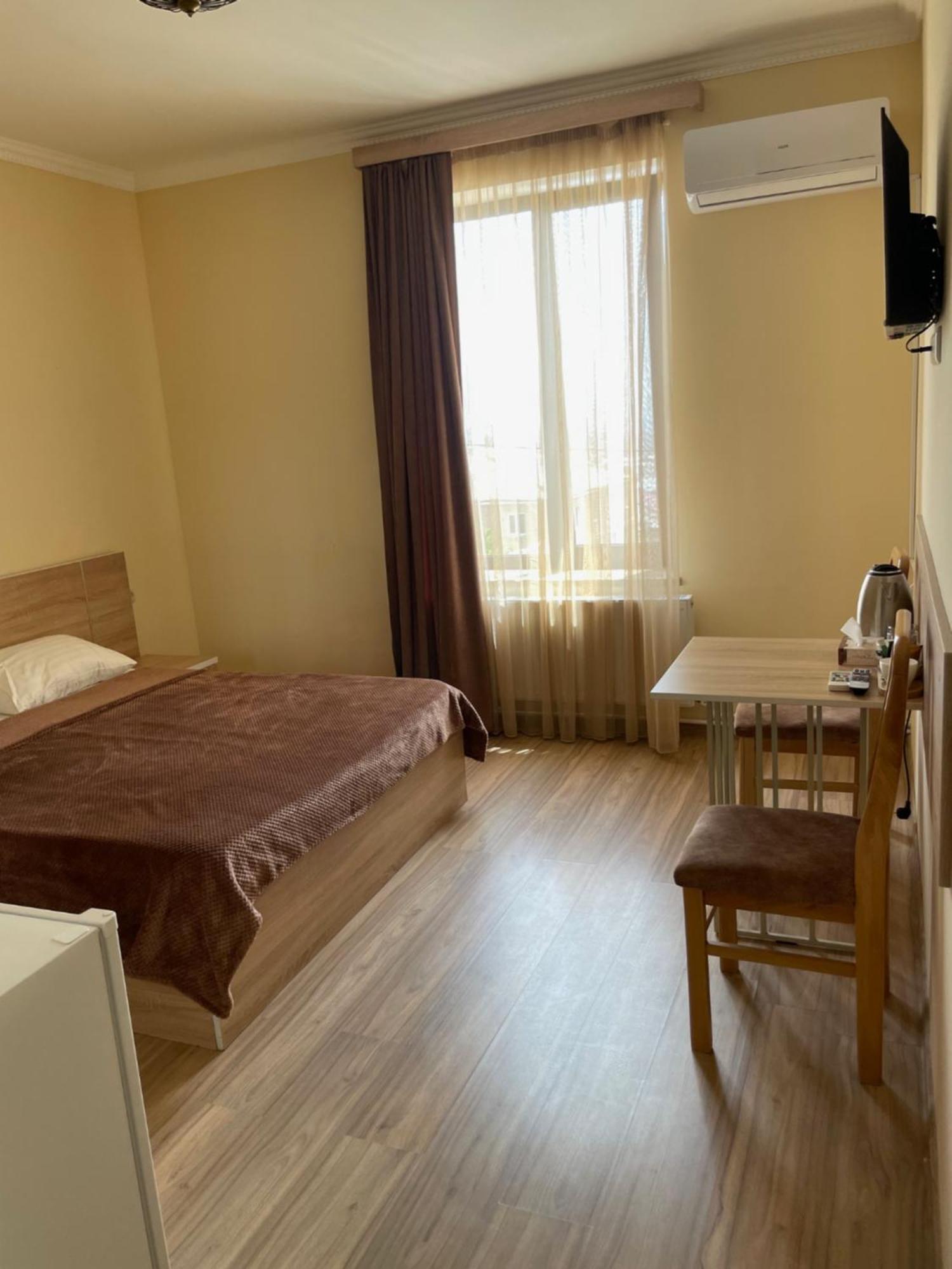 Decca Hotel 耶烈万 外观 照片