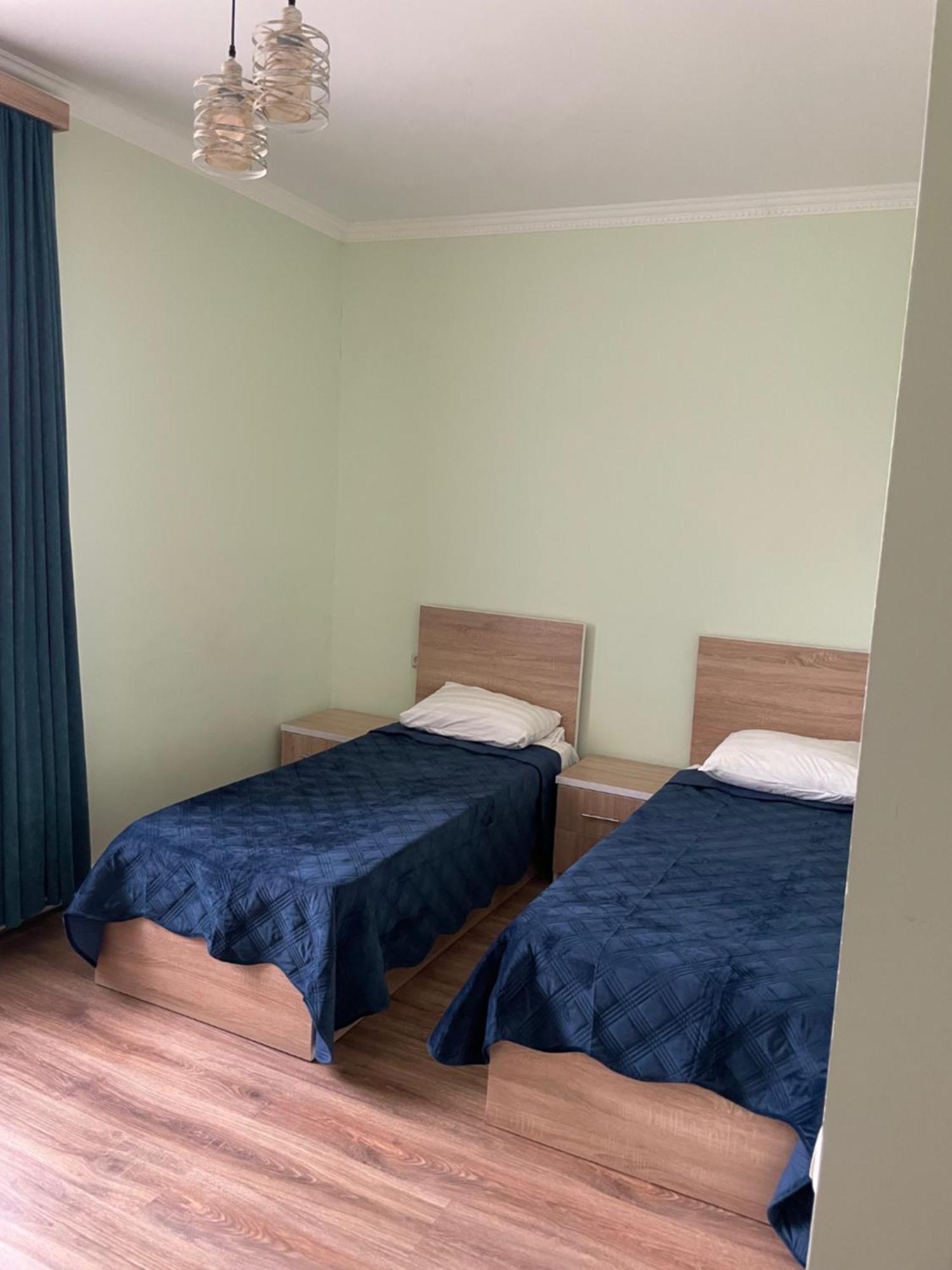 Decca Hotel 耶烈万 外观 照片