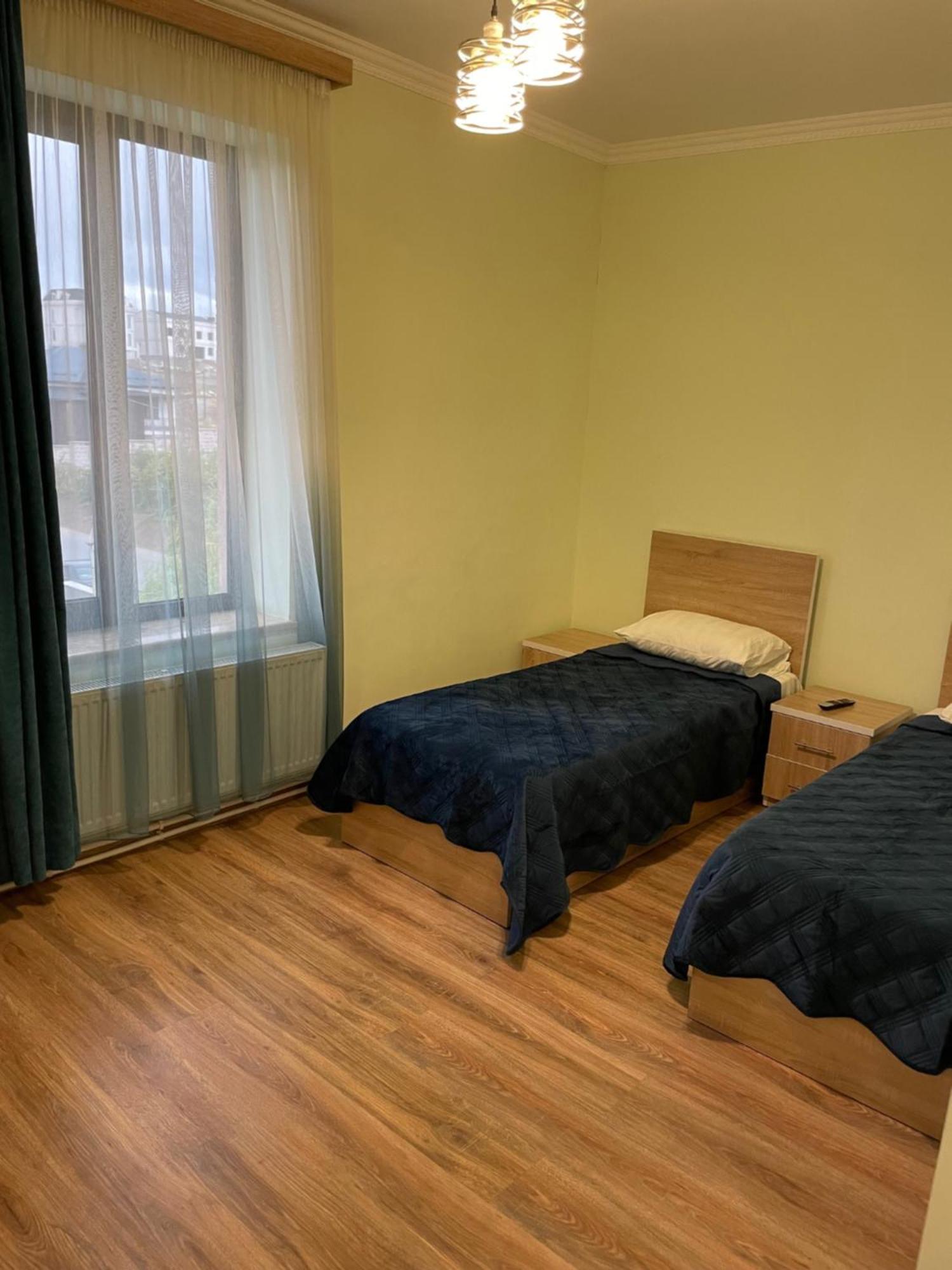 Decca Hotel 耶烈万 外观 照片