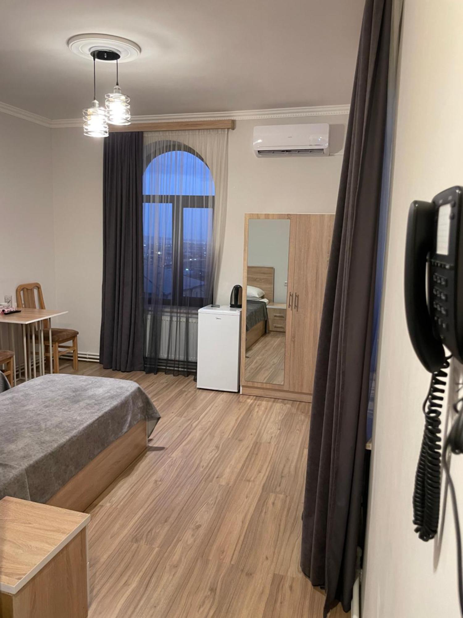 Decca Hotel 耶烈万 外观 照片