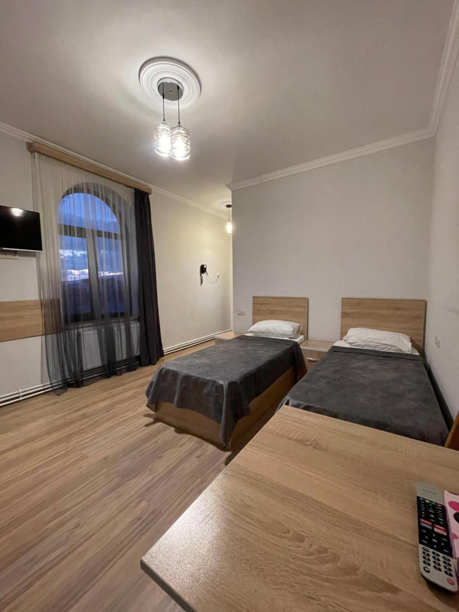 Decca Hotel 耶烈万 外观 照片