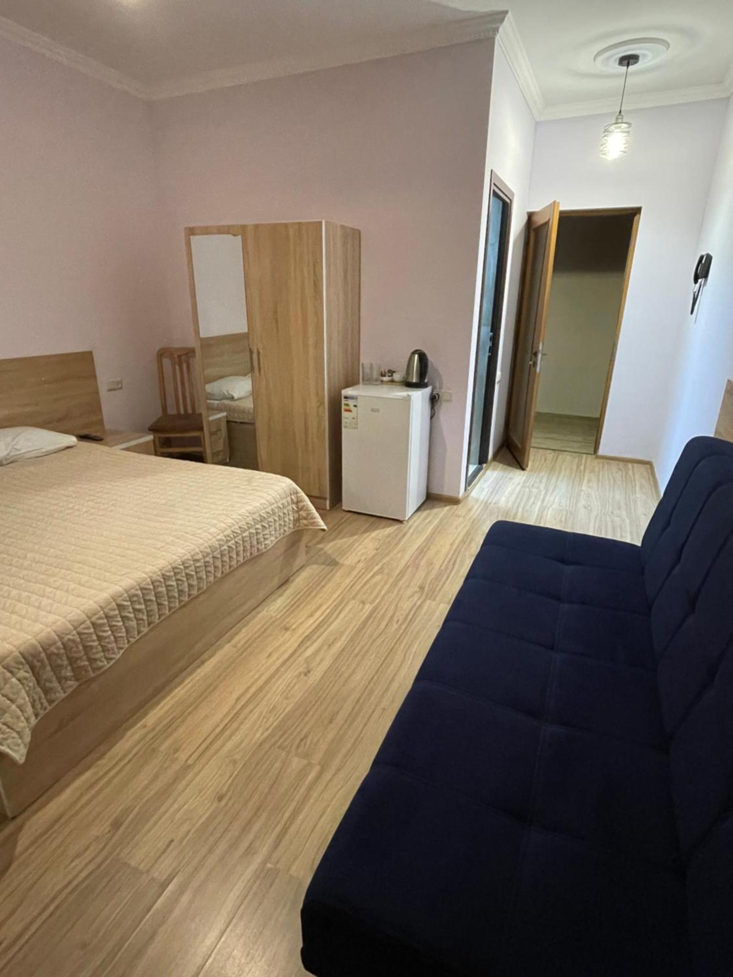 Decca Hotel 耶烈万 外观 照片
