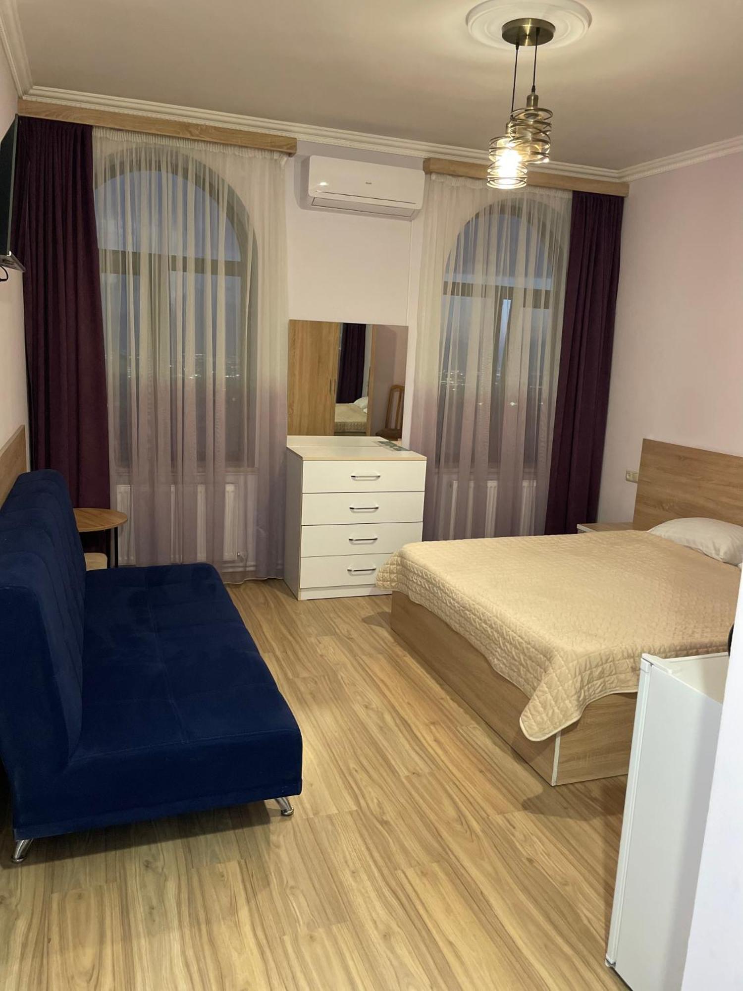 Decca Hotel 耶烈万 外观 照片
