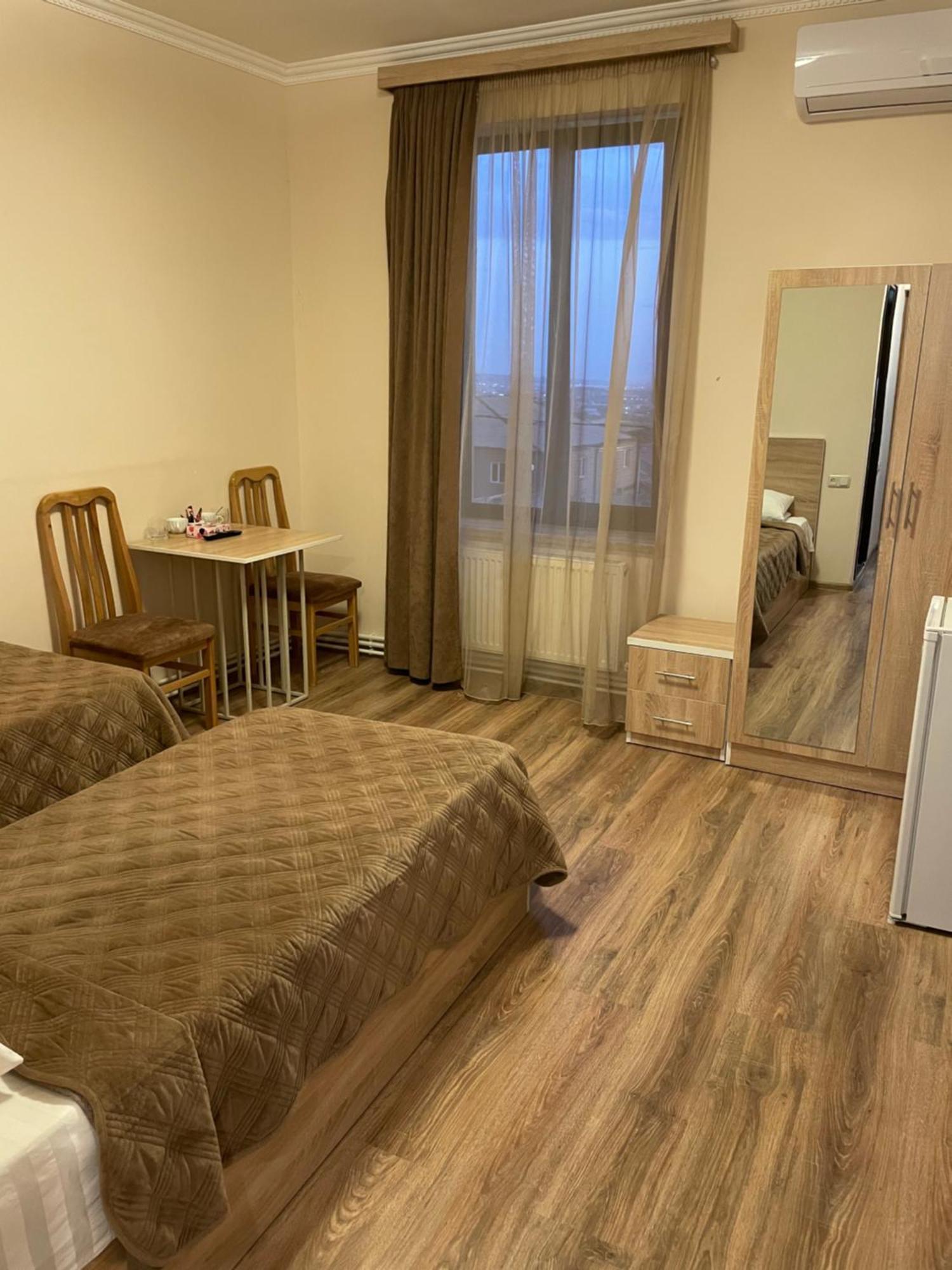 Decca Hotel 耶烈万 外观 照片