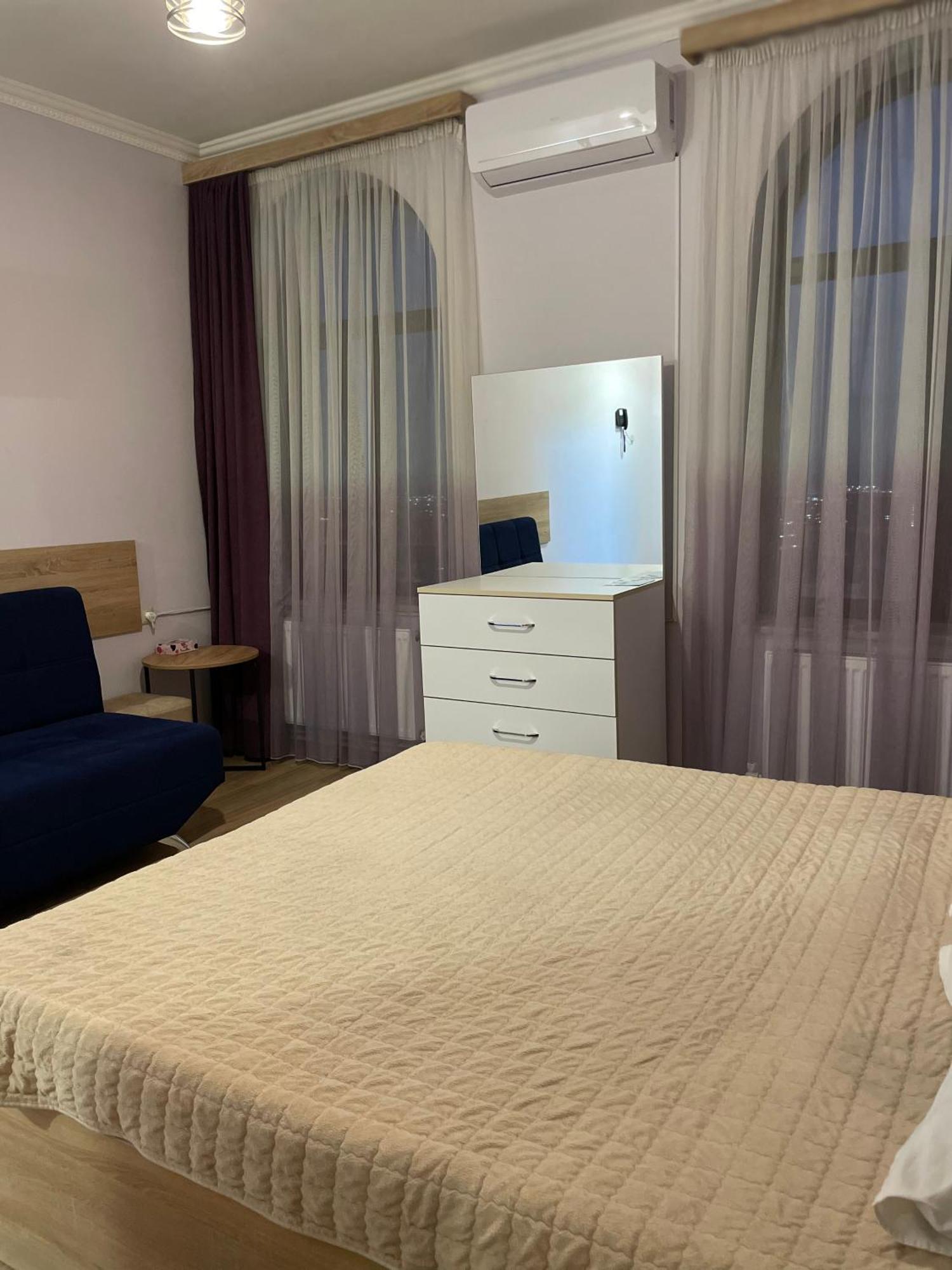 Decca Hotel 耶烈万 外观 照片